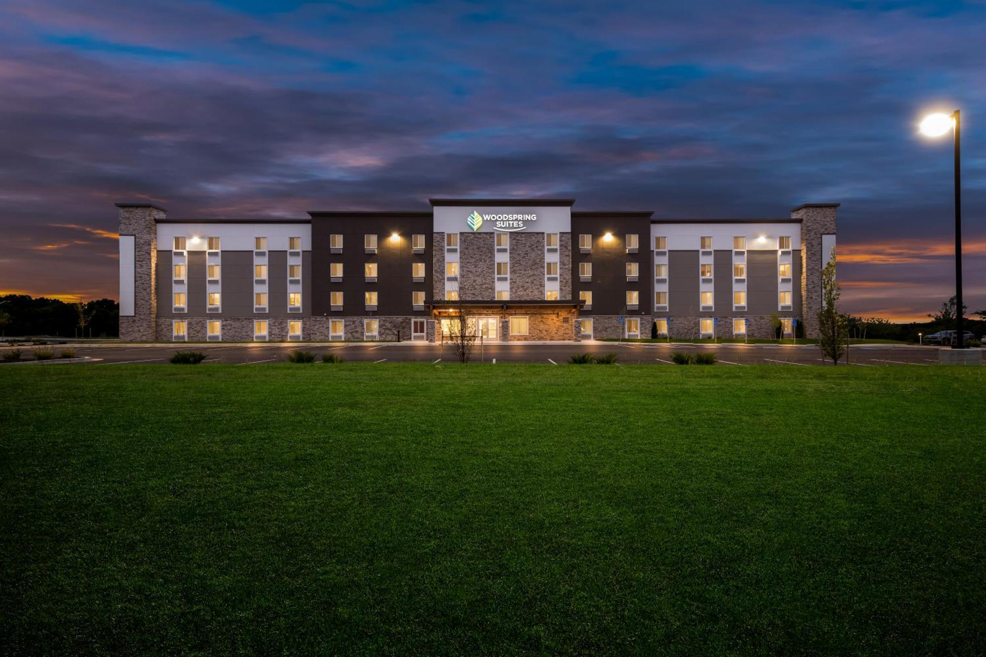 Woodspring Suites Kansas City Airport Exterior foto